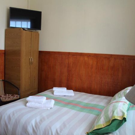 Hostal Y Cabanas Ainil Punta Arenas Dış mekan fotoğraf