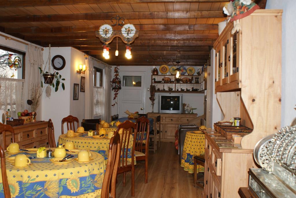 Hostal Y Cabanas Ainil Punta Arenas Dış mekan fotoğraf