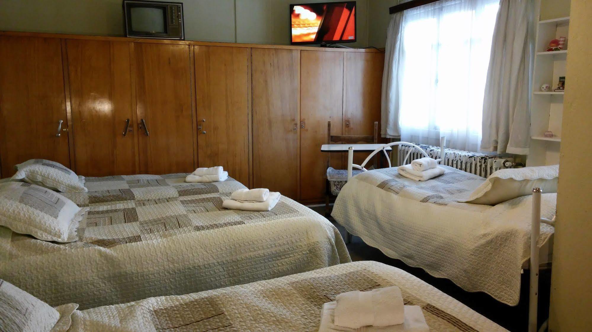 Hostal Y Cabanas Ainil Punta Arenas Dış mekan fotoğraf