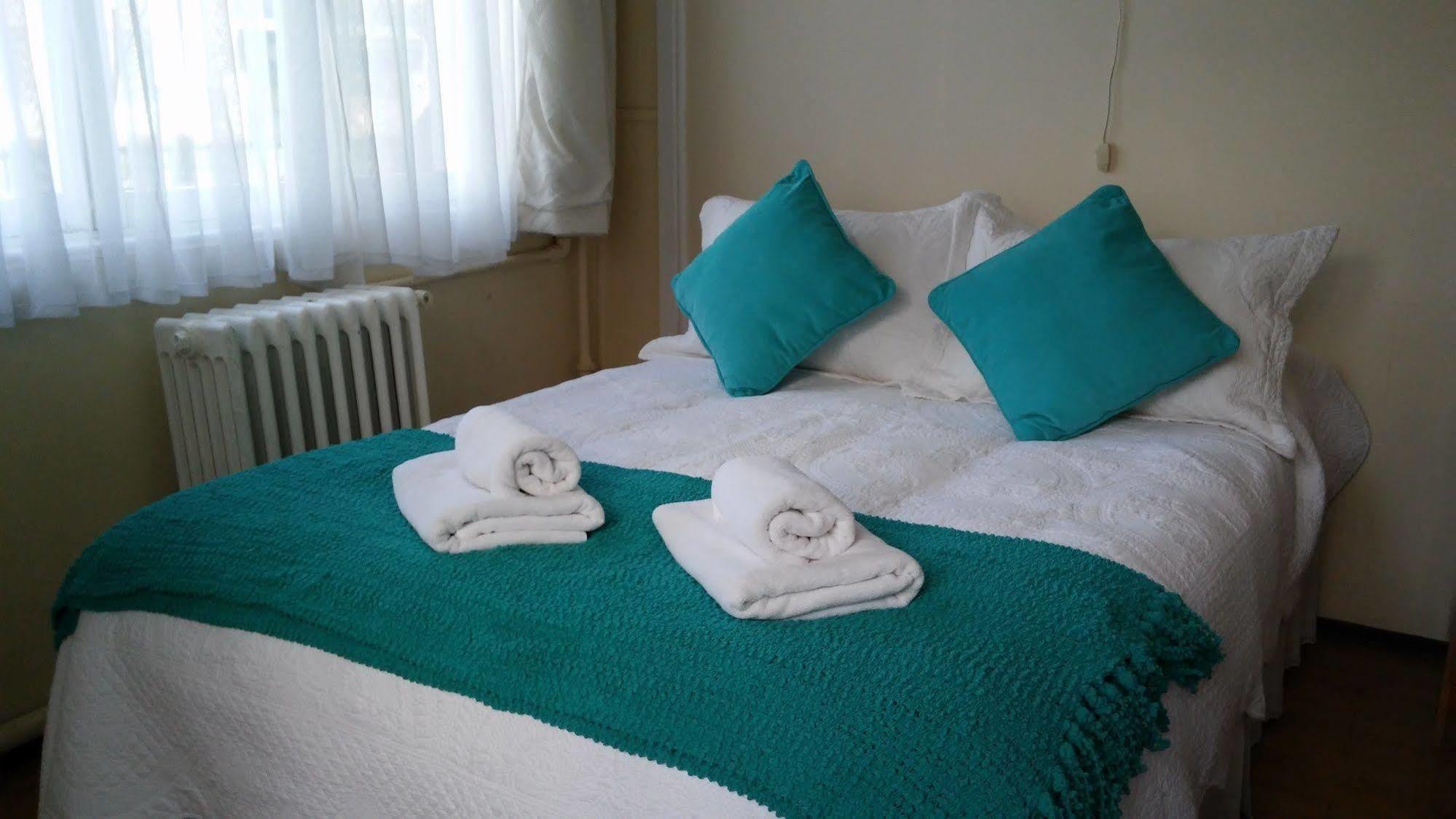 Hostal Y Cabanas Ainil Punta Arenas Dış mekan fotoğraf
