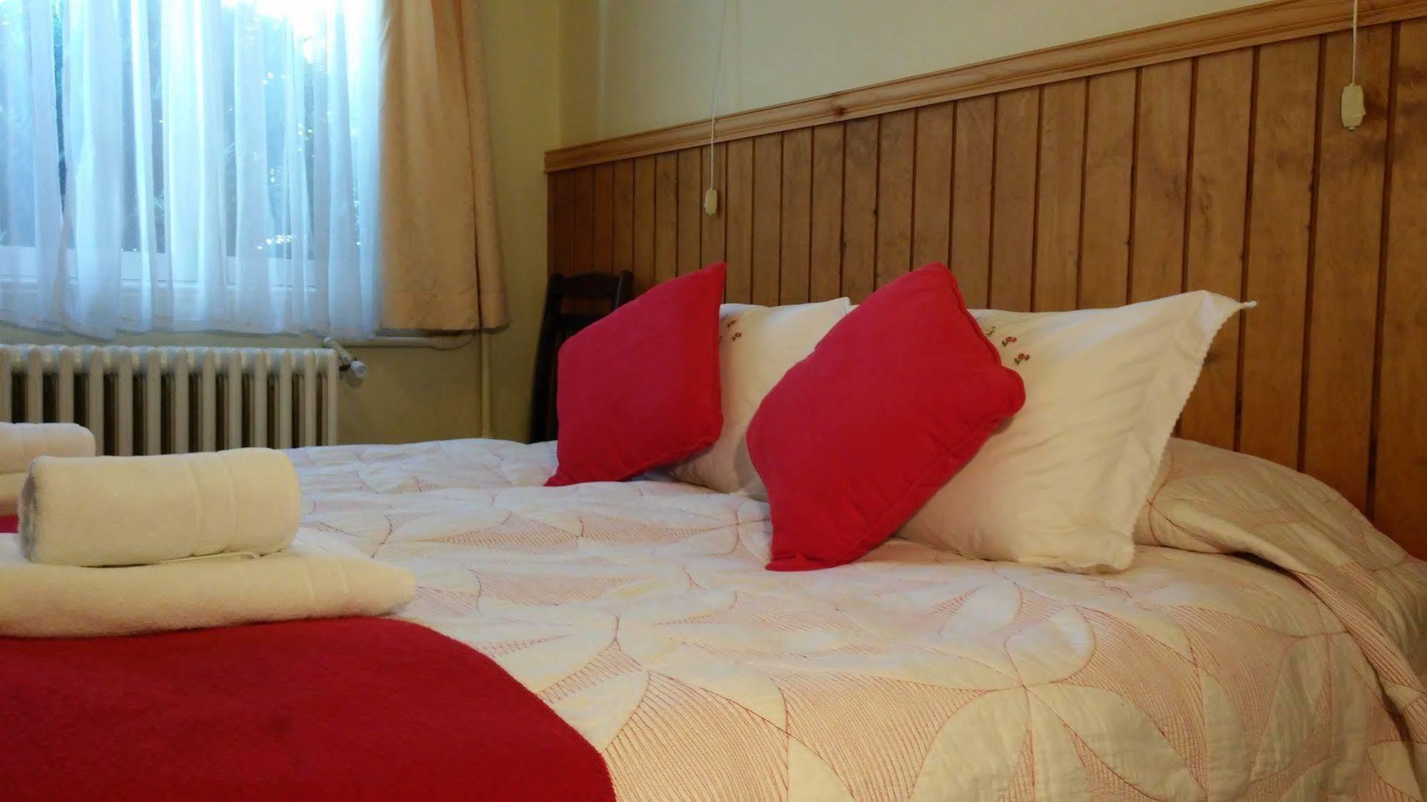 Hostal Y Cabanas Ainil Punta Arenas Dış mekan fotoğraf