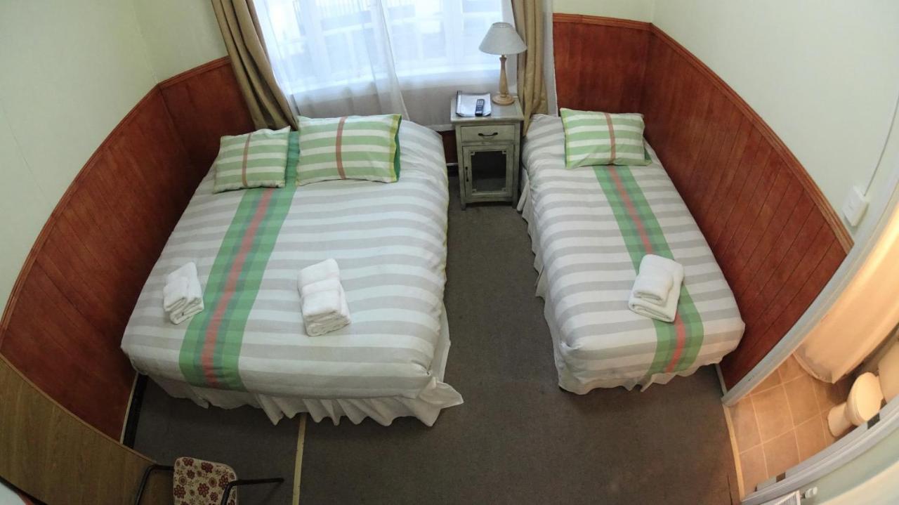 Hostal Y Cabanas Ainil Punta Arenas Dış mekan fotoğraf